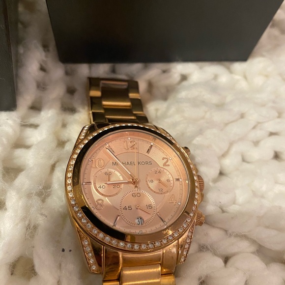 Michael Kors (Rose Gold) Watch - Picture 4 of 6